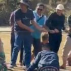 Wakil Gubernur Aceh, H. Fadhlullah, beserta rombongan meninjau langsung daerah yang terdampak bencana banjir bandang dengan menumpangi rakit, di Desa Merandeh Paya, Kec. Rusip Antara, Kab. Aceh Tengah, Minggu, (21/12/2025). Foto: Dok. Istimewa