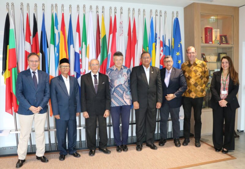 Wali Nanggroe Aceh, Tgk. Malik Mahmud Al-Haythar, melakukan pertemuan resmi dengan Duta Besar Uni Eropa untuk Indonesia di Kantor Delegasi Uni Eropa, Jakarta, Kamis (18/12/2025). Foto: Dok. Istimewa