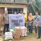 Perwakilan pengurus SPS Sumut menyalurkan bantuan dari SPS Pusat dan Sumut kepada warga terdampak bencana banjir dan longsor di Kecamatan Sei Lepan dan Kecamatan Brandan Barat Kabupaten Langkat, Senin (22/12/2025). Foto: Dok. Istimewa