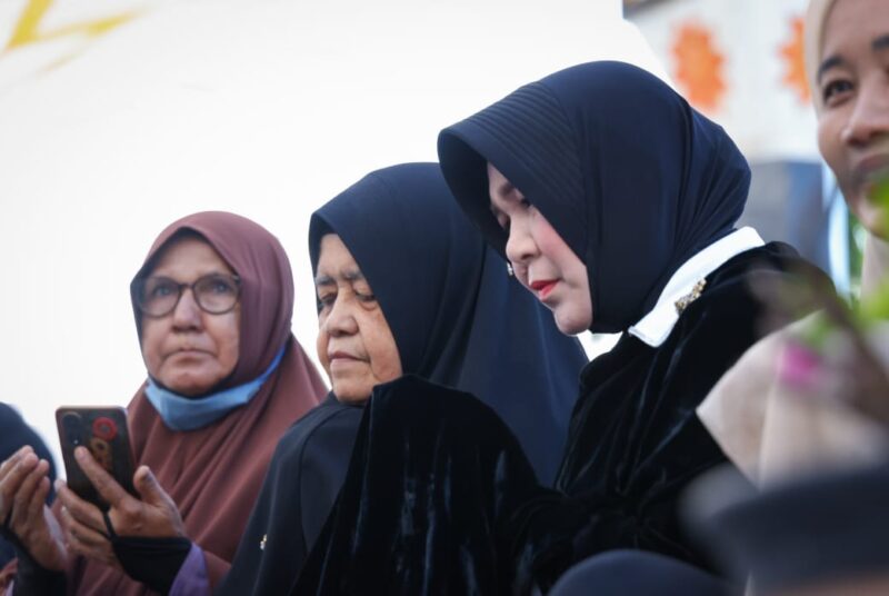 Wali Kota Banda Aceh Illiza Sa’aduddin Djamal menghadiri peringatan 21 Tahun Tsunami Aceh dan doa bersama korban bencana di Masjid Raya Baiturrahman, Jum’at (26/12/2025). Foto: Dok. Prokopim Kota Banda Aceh