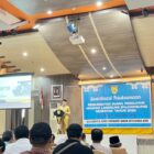 Sekda Banda Aceh, Jalaluddin, membuka Sosialisasi Pelaksanaan Pemungutan Suara Pilchiksung 2025 di Aula Mawardy Nurdin, Selasa (2/12/2025). Foto: Diskominfo Kota Banda Aceh