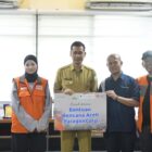 Sekda Aceh M. Nasir menerima kunjungan tim relawan Rumah Zakat dan mitra di ruang kerja Sekda Aceh, Senin (15/12/2025), sekaligus menyampaikan apresiasi atas peran relawan dalam penanganan bencana hidrometeorologi. Foto: Dok. Biro Adpim Setda Aceh