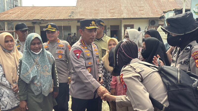 Kapolri Jenderal Polisi Listyo Sigit Prabowo meninjau langsung lokasi terdampak banjir di Kuala Simpang, Aceh Tamiang, Rabu (31/12/2025), guna memastikan proses pemulihan pascabencana berjalan optimal. Foto: Dok. Istimewa