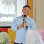 Ketua Pansel Dr. Kurdi menyampaikan hasil seleksi administrasi Calon Direktur Utama Perusda Pakat Beusare di Meulaboh, Jumat (12/12/2025). Foto: Dok. Pemkab Aceh Barat