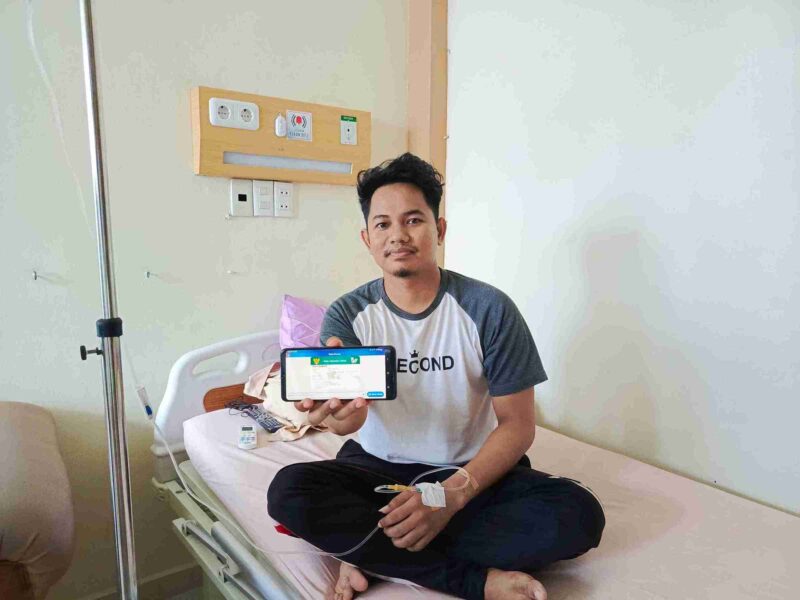 Basrizal, peserta JKN PBPU, menjalani perawatan akibat tifus di rumah sakit FKRTL Lhokseumawe dengan layanan BPJS Kesehatan kelas satu. Foto: Dok. Istimewa