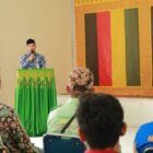 Wakil Bupati Aceh Barat Said Fadheil saat membuka kegiatan Pemberdayaan dan Pengembangan Organisasi Kepemudaan di Aula TP-PKK Aceh Barat, Kamis (11/12/2025). Foto: Dok. Pemkab Aceh Barat