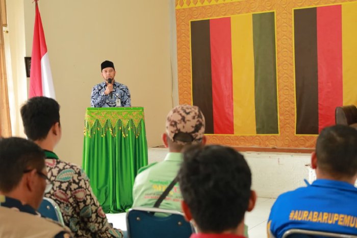 Wakil Bupati Aceh Barat Said Fadheil saat membuka kegiatan Pemberdayaan dan Pengembangan Organisasi Kepemudaan di Aula TP-PKK Aceh Barat, Kamis (11/12/2025). Foto: Dok. Pemkab Aceh Barat