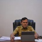 Wakil Gubernur Aceh Fadhlullah mengikuti rapat virtual bersama Mendagri Tito Karnavian dan Mensos Saifullah Yusuf membahas penyaluran bantuan bagi korban banjir dan longsor di Aceh, Selasa (6/1/2026). Foto: Dok. Istimewa