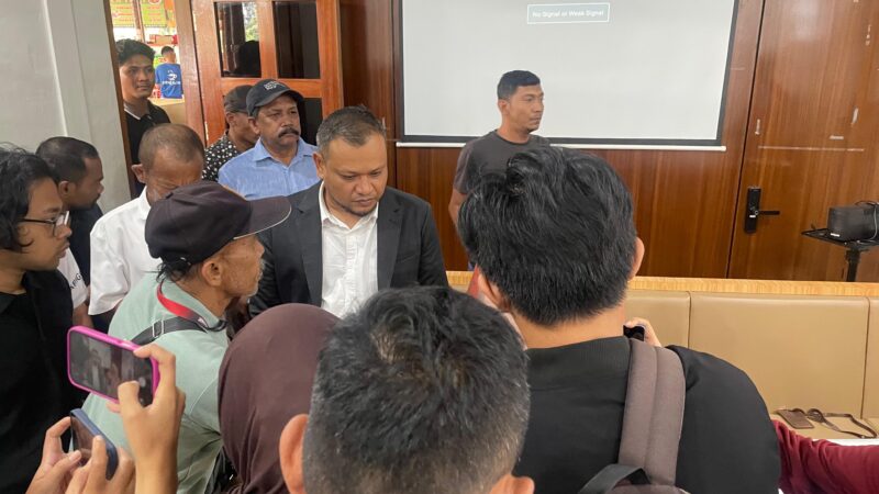 Kuasa hukum Anita, Yulfan, memberikan klarifikasi resmi terkait keikutsertaan kliennya dalam seleksi JPT Pratama Pemerintah Aceh, Selasa (20/01/2026). Foto: Dok. Istimewa