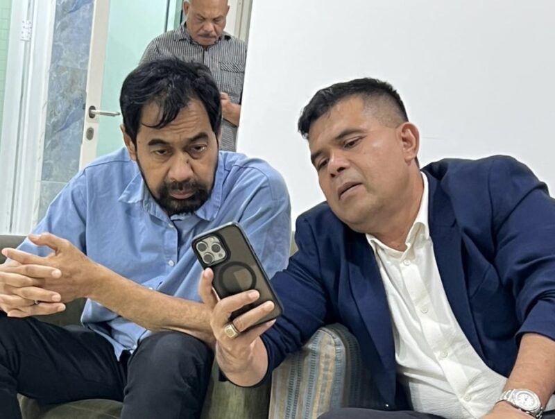 Plt Kepala Dinas Pendidikan Aceh Murthalamuddin melaporkan progres pemulihan sektor pendidikan pascabencana kepada Gubernur Aceh Muzakir Manaf (Mualem) di Kantor Penghubung Pemerintah Aceh, Jakarta, Jumat (16/01/2026). Foto: Dok. Istimewa