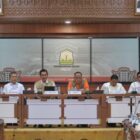 Sekretaris Daerah Aceh M Nasir memimpin Rapat Koordinasi Penyusunan Dokumen R3P Pascabencana di Kantor Gubernur Aceh, Jumat (2/1/2026). Foto: Dok. Biro Adpim Setda Aceh