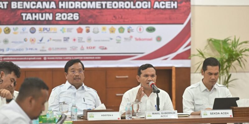 Wakil Gubernur Aceh Fadhlullah memimpin rapat percepatan penyerahan data kerusakan rumah pascabencana di Kantor Gubernur Aceh, Rabu (7/1/2026). Foto: Dok. Biro Adpim Setda Aceh