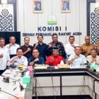 Pengurus Serikat Media Siber Indonesia (SMSI) Aceh melakukan audiensi dengan Komisi I Dewan Perwakilan Rakyat Aceh (DPRA) di Gedung DPR Aceh, Banda Aceh, Senin (26/1/2026). Foto: Dok. Istimewa 
