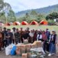 Ket Foto: Pemuda Pancasila Kabupaten Bener Meriah bersama para donatur menyalurkan bantuan kebutuhan pokok kepada warga terdampak banjir bandang dan tanah longsor di Kampung Lampahan dan Dusun Pantan Bayur, Desa Meriah Jaya, Kabupaten Bener Meriah.(Dok: Rahmat Ramadhan/Acehnow)