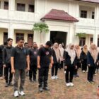 Pegawai PPPK Dinas Sosial Kota Banda Aceh mengikuti pelatihan Peraturan Baris-Berbaris (PBB) sebagai bagian dari pembinaan disiplin dan penguatan karakter ASN, Rabu (14/1/2026). Foto: Dok. Diskominfo Kota Banda Aceh