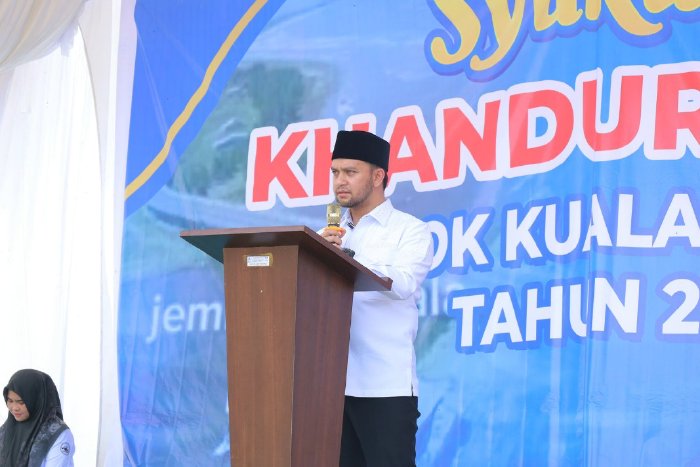 Said Fadheil saat menyampaikan sambutan pada acara Khanduri Laot yang juga diisi santunan anak yatim di Kecamatan Samatiga, Rabu (21/1/2026). Foto: Pemkab Aceh Barat