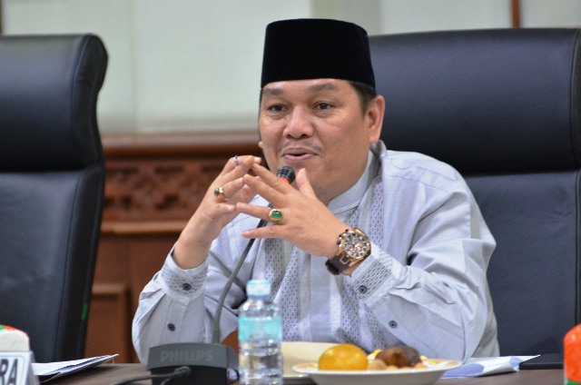 Ketua Badan Baitul Mal Aceh, Tgk H Muhammad Yunus M Yusuf (Abon Yunus), menyampaikan laporan penyaluran dana zakat dan infak tahun anggaran 2025 di Banda Aceh, Kamis (22/1/2026). Foto: Dok. Istimewa