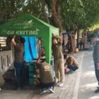 Satuan Polisi Pamong Praja dan Wilayatul Hisbah (Satpol PP WH) Kota Banda Aceh membongkar lapak dagangan milik Pedagang Kaki Lima (PKL) yang di Jalan AMD, Gampong Batoh, Kecamatan Lueng Bata, Kamis (22/1/2026). Foto: Dok. Satpol PP WH