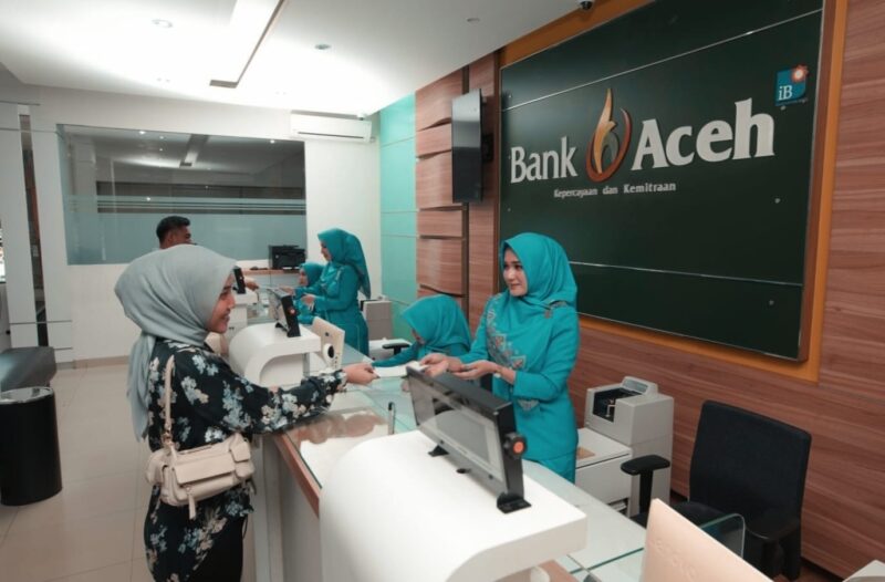 Aktivitas layanan perbankan di PT Bank Aceh Syariah dalam mendukung pembiayaan UMKM melalui program KUR Syariah tahun anggaran 2026, Banda Aceh, Senin (26/01/2026). Foto: Dok. Istimewa