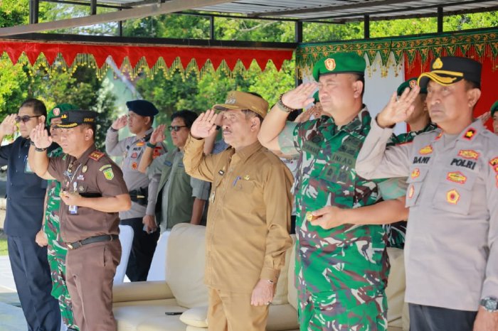 Wakil Bupati Aceh Besar H. Syukri menghadiri serah terima jabatan Komandan Yonif 117/Ksatria Yudha di Markas Yonif 117/KY, Kota Jantho, Selasa (27/1/2026). Foto: Dok. MC Aceh Besar
