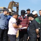 Bupati Aceh Barat Tarmizi SP, MM bersama Wakil Bupati dan jajaran meninjau langsung lokasi rencana pembangunan Sekolah Rakyat di Desa Ujong Tanjong, Kecamatan Meureubo, Sabtu (31/1/2026). Foto: Dok. Pemkab Aceh Barat