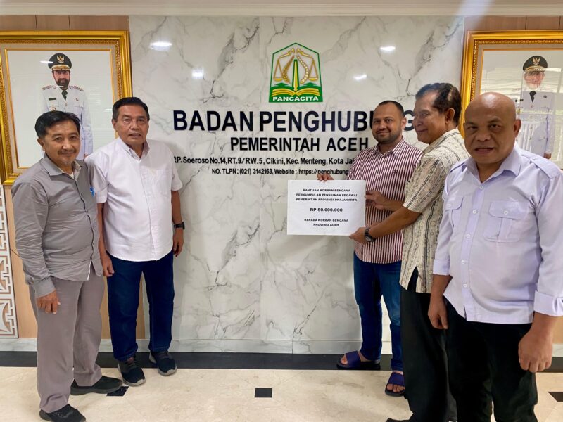 Penyerahan simbolis bantuan kemanusiaan sebesar Rp50 juta dari Perkumpulan Pensiunan Pegawai Pemprov DKI Jakarta (P5J) kepada Pemerintah Aceh melalui Badan Penghubung Pemerintah Aceh di Jakarta, Kamis (29/1/2026). Foto: Dok. Istimewa 