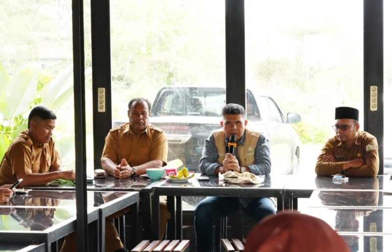 Plt Kepala Dinas Pendidikan Aceh, Murthalamuddin, menyampaikan keterangan terkait layanan gratis penggantian ijazah dan transkrip nilai bagi korban bencana di Aceh, Banda Aceh, Jumat (23/01/2026). Foto: Dok. Istimewa