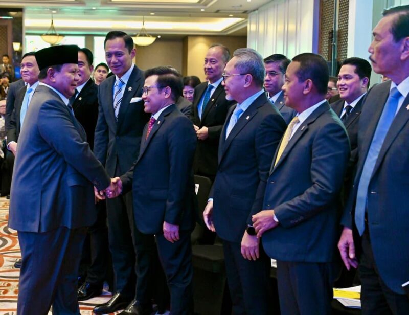 Prabowo Subianto memaparkan dampak positif program Makan Bergizi Gratis terhadap pertumbuhan ekonomi masyarakat lapisan bawah dalam acara Indonesia Economic Outlook 2026 di Wisma Danantara Indonesia, pada Jumat (13/02/2026). Foto: BPMI Setpres