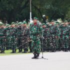 Prajurit dan ASN Kodam Iskandar Muda mengikuti Upacara 17-an di Banda Aceh dengan khidmat, Rabu (18/2/2026). Foto: Dok. Istimewa
