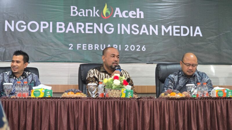 Direktur Utama Bank Aceh Syariah, Fadil, saat menyampaikan sambutan dalam acara coffee morning bersama insan pers di Banda Aceh, Senin (2/2/2026). Foto: Dok. Istimewa 