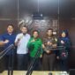 Foto bersama narasumber program Jaksa Menyapa, Kasi Penkum Kejati Aceh Ali Rasab Lubis dan Sekretaris Dinas PUPR Aceh Ahmad Ricky Soehady, usai siaran langsung di Radio Megah FM, Banda Aceh, Rabu (4/2/2026). Foto: Dok. Istimewa 