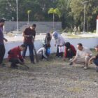 ASN Pemko Banda Aceh bersama personel Kodim 0101/Kota Banda Aceh membersihkan kawasan Masjid Baiturrahim Ulee Lheue dalam rangka menyambut Ramadhan 1447 H dan HUT ke-821 Kota Banda Aceh, Jumat (13/2/2026). Foto: Dok. Istimewa