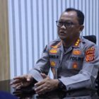 Kabid Humas Polda Aceh Kombes Pol Joko Krisdiyanto saat menyampaikan keterangan pers terkait kasus pencurian mesin kopi dan penganiayaan anak di Aceh Tengah, Banda Aceh, Rabu (4/2/2026). Foto: Dok. Istimewa