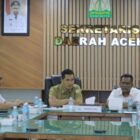 Sekda Aceh M. Nasir bersama Ketua KONI Aceh Saiful Bahri (Pon Yaya) saat pertemuan membahas dukungan anggaran dan persiapan PON 2028, Selasa (3/2/2026). Foto: Dok. Biro Adpim Setda Aceh