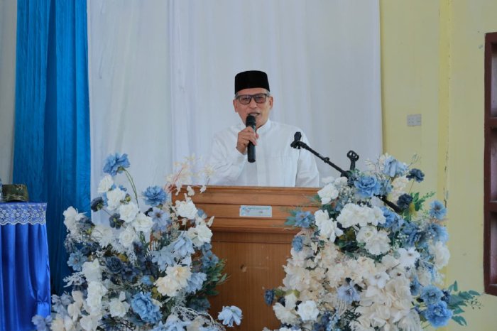 Asisten Administrasi Umum Setdakab Aceh Besar Abdullah, S.Sos menyampaikan sambutan saat membuka Musrenbang Kecamatan Montasik di UDKP Kantor Camat Montasik, Gampong Lamnga, Rabu (6/2/2026). Foto: Dok. MC Aceh Besar
