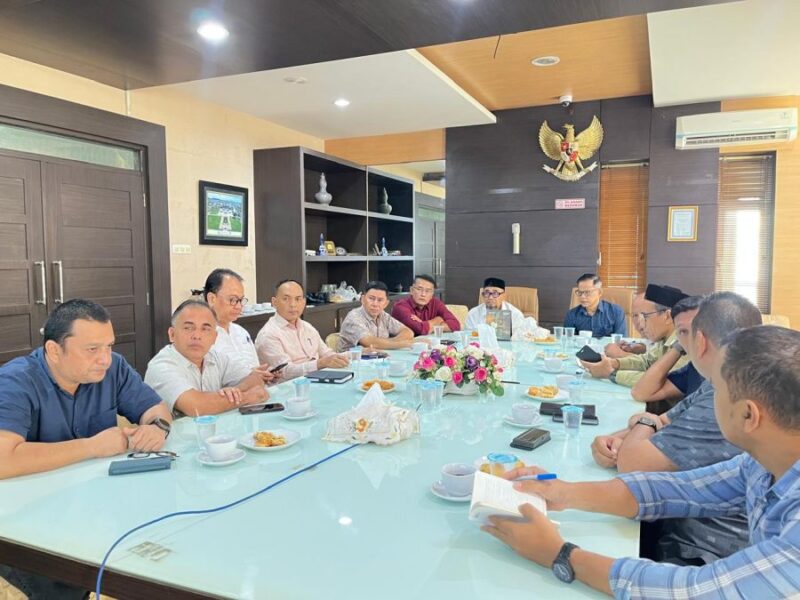 Suasana rapat persiapan HUT ke-821 Kota Banda Aceh di Ruang Rapat Sekda, membahas rangkaian kegiatan selama Ramadhan, Jumat (6/2/2026). Foto: Dok. Diskominfo Kota Banda Aceh