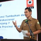 Sekda Aceh, M. Nasir, membuka kegiatan Pemberian Kompetensi Tambahan dan Uji Kompetensi SDM Vokasional di Universitas Syiah Kuala, Banda Aceh, Senin (9/2/2026). Foto: Dok. Istimewa