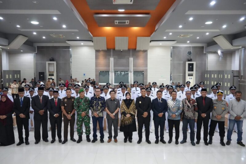 Ketua DPRK Banda Aceh, Irwansyah ST bersama Wali Kota Banda Aceh, Illiza Sa’adudin Jamal dan unsur Forkopimda saat pelantikan Keuchik se-Banda Aceh, Sabtu (7/2/2026) di Aula Gedung Mawardi Nurdin, Kompleks Balai Kota Banda Aceh. Foto: Dok. DPRK Banda Aceh