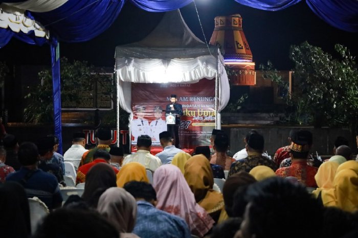 Bupati Aceh Barat Tarmizi SP, MM memimpin Malam Renungan Suci peringatan syahidnya Teuku Umar ke-127 di Suak Ujong Kalak, Batee Puteh, Senin (9/2/2026). Foto: Dok. Pemkab Aceh Barat 