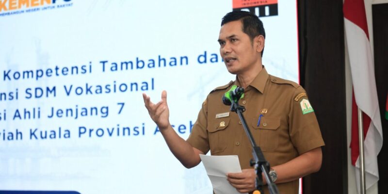 Sekda Aceh M. Nasir menyampaikan sambutan saat pembukaan Uji Kompetensi SDM Vokasional di USK Banda Aceh, Senin (9/2/2026). Foto: Dok. Biro Adpim Setda Aceh