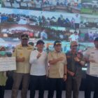Wakil Gubernur Aceh, H. Fadhlullah, foto bersama saat mendampingi Menteri Dalam Negeri RI, Jenderal Polisi (Purn.) Prof. Drs. H. Muhammad Tito Karnavian, MA, Ph.D, menghadiri acara Penyerahan Bantuan Perbaikan Rumah Rusak Bencana Hidrometeorologi Tahap I, di Kab. Aceh Tamiang, Jum'at (13/2/2026). Foto: Dok. Biro Adpim Setda Aceh