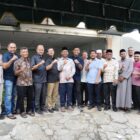 Wawalko Banda Aceh Afdhal Khalilullah dan Ketua TP PKK Dessy Maulidha menghadiri syukuran Keuchik Jeulingke di Kompleks Perumnas Jeulingke, Sabtu (14/2/2026). Foto: Dok. Prokopim Kota Banda Aceh