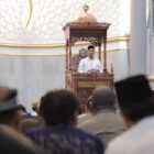 Wakil Wali Kota Banda Aceh Afdhal Khalilullah menyampaikan sambutan pada Safari Ramadan 1447 H di Masjid Oman Al-Makmur, Banda Aceh, Senin (23/02/2026). Foto: Dok. Prokopim Kota Banda Aceh
