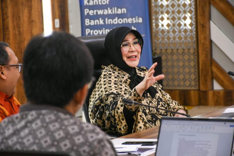 Wali Kota Banda Aceh Illiza Sa’aduddin Djamal memimpin High Level Meeting TPID dan TP2DD di Kantor Perwakilan Bank Indonesia Provinsi Aceh, Kamis (26/2/2026). Foto: Dok. Prokopim Kota Banda Aceh