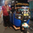 Yuster, sopir bajai sejak 1998, setia menanti penumpang sambil menghadapi tantangan transportasi modern di Jakarta, Selasa (10/2/2026). Foto: Dok. Istimewa