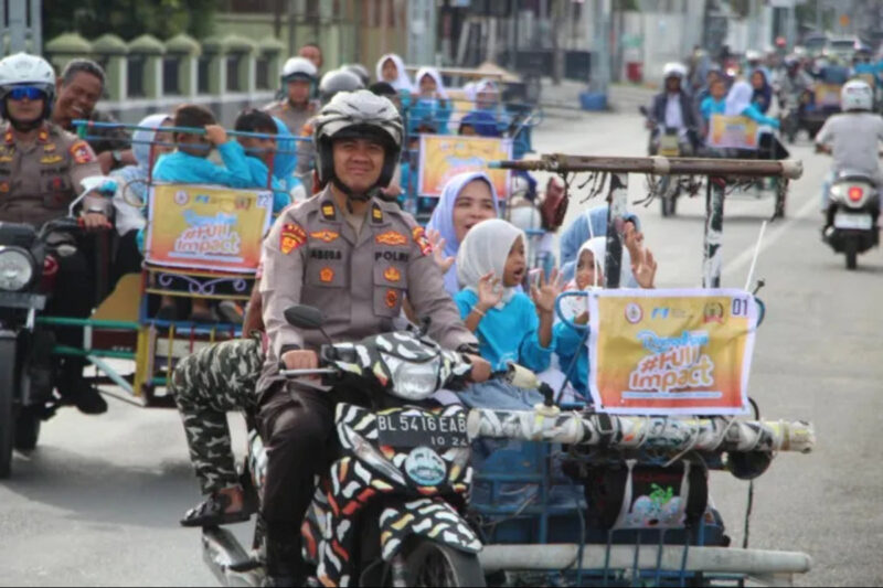 Dalam rangka menyambut Bulan Suci Ramadhan 1447 H, Mahasiswa S-1 STIK Angkatan ke-83/WPS (Sindikat VII) berkolaborasi dengan Yayasan Anak Yatim Indonesia (YAI) Cabang Meulaboh menggelar kegiatan Pawai Tarhib Ramadhan yang berlangsung meriah di Kota Meulaboh, Kabupaten Aceh Barat. Dok. Ist