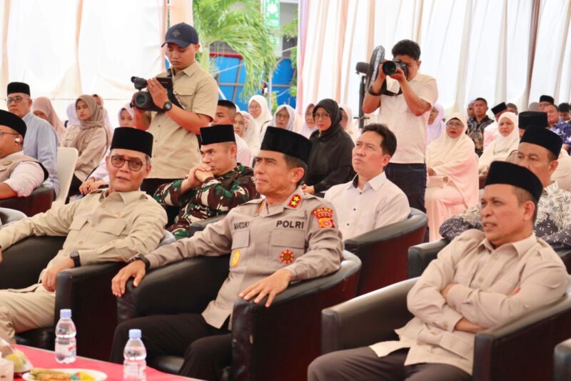 Kapolda Aceh Marzuki Ali Basyah menghadiri peresmian dan penyerahan mock-up pesawat Garuda Indonesia di UPT Asrama Haji Embarkasi Aceh, Banda Aceh, Minggu (15/2/2026). Foto: Dok. Istimewa