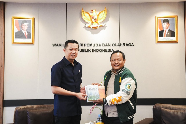 Wakil Menteri Pemuda dan Olahraga Republik Indonesia (Wamenpora RI), Taufik Hidayat, menerima perwakilan Pemuda Persatuan Islam (Pemuda Persis) di Kantor Kemenpora, Jumat (13/2/2026). Dok. Kemenpora RI