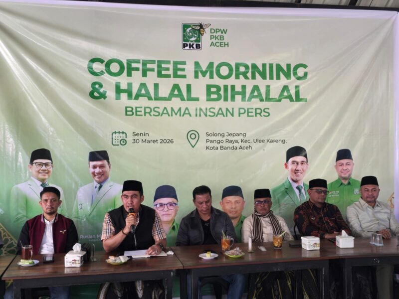 Ketua DPW PKB Aceh H. Ruslan M. Daud saat berdialog dengan insan pers dalam kegiatan coffee morning di Banda Aceh, Senin (30/3/2026). Foto: Dok. Istimewa 