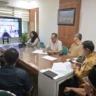 Wakil Gubernur Aceh Fadhlullah mengikuti rapat virtual bersama Menteri Dalam Negeri Tito Karnavian terkait sosialisasi penyesuaian Transfer ke Daerah (TKD) Tahun Anggaran 2026 di Kantor Gubernur Aceh, Banda Aceh, Kamis (5/3/2026). Foto: Dok. Istimewa